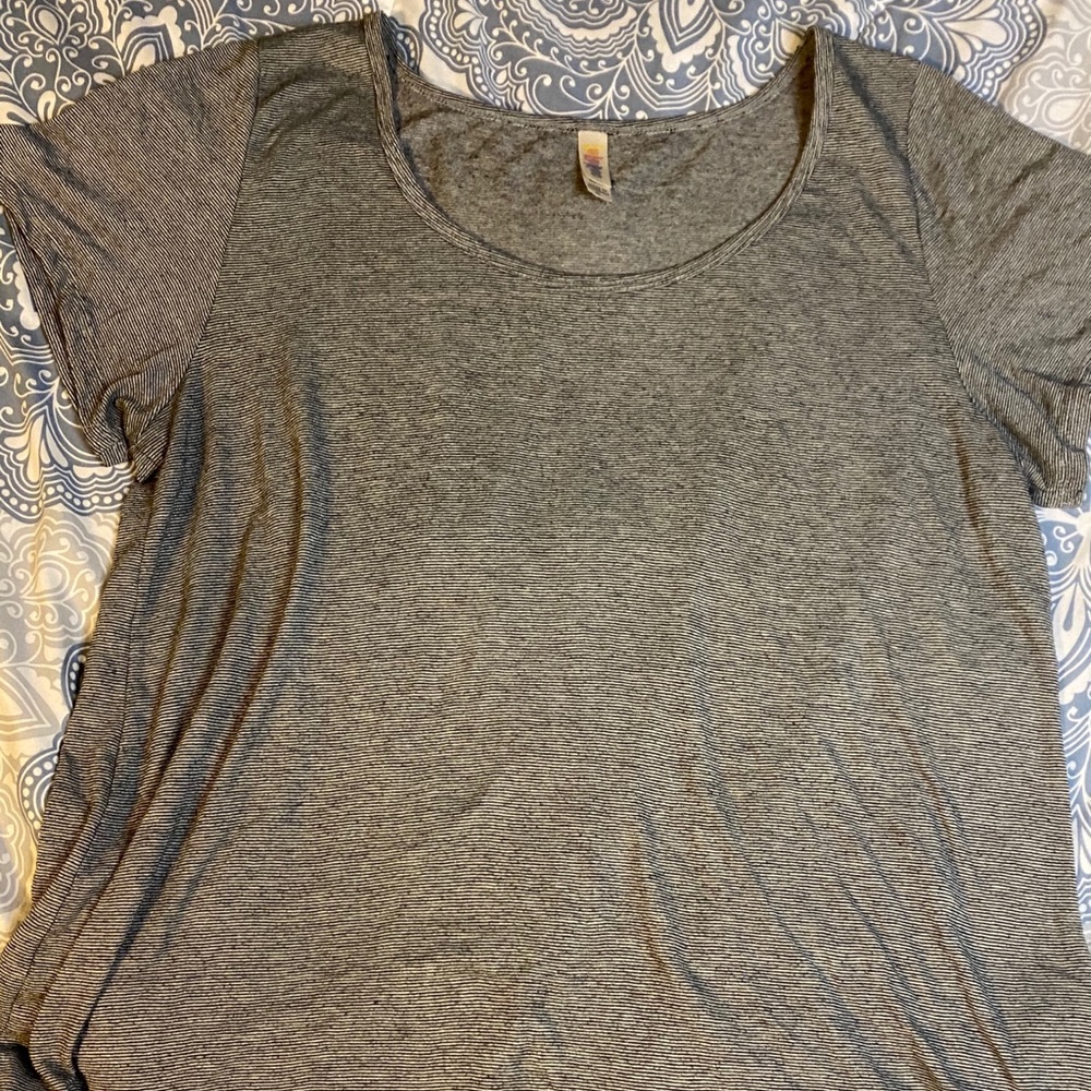 LuLaRoe Classic Tee- sz XL